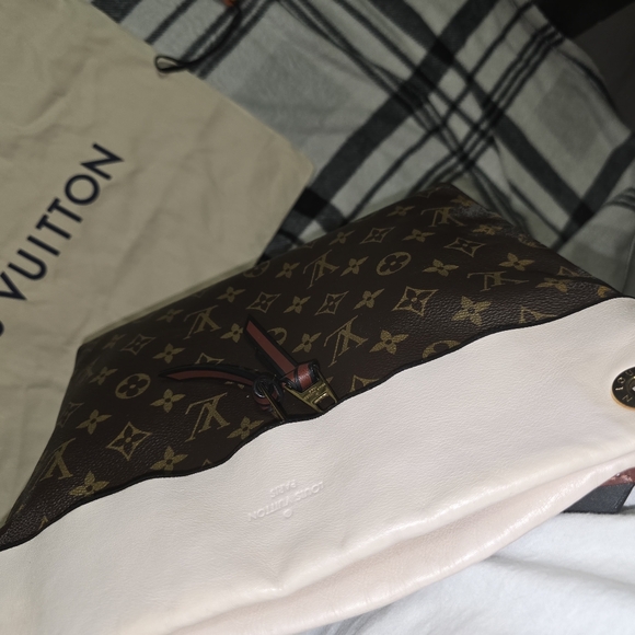 LOUIS VUITTON TULLERIES - Picture 11 of 15